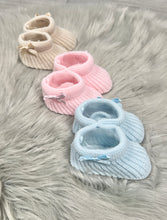 Load image into Gallery viewer, Baby Blue Cable Knit Bow Booties NB
